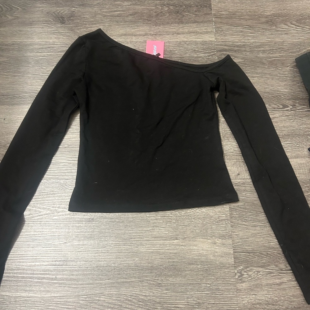 edikted off the shoulder top NEVER WORN NEW WITH TAGS